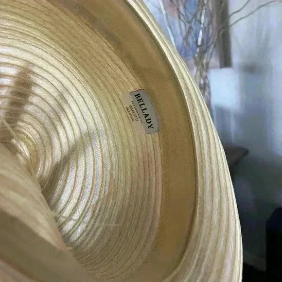 Soft Ivory Hat with lovely Tule Bow - Picture 2 of 3